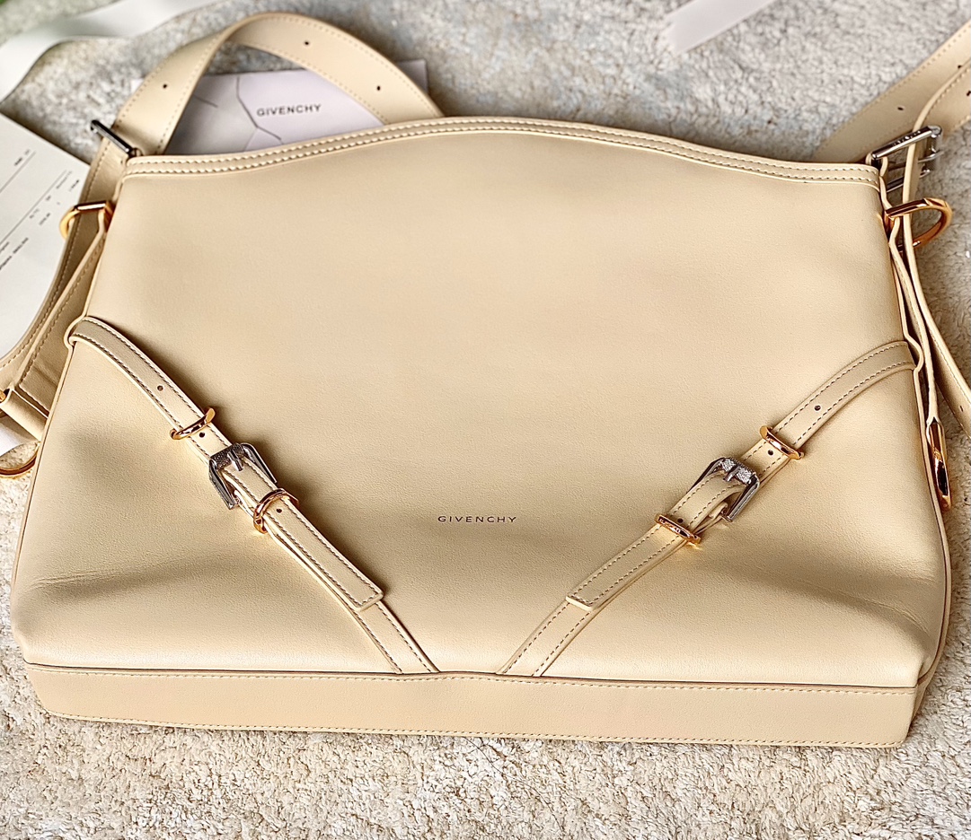 [Top] GIVENCHY Voyou Medium Bag 40 x 27 x 6.5 cm - Beige