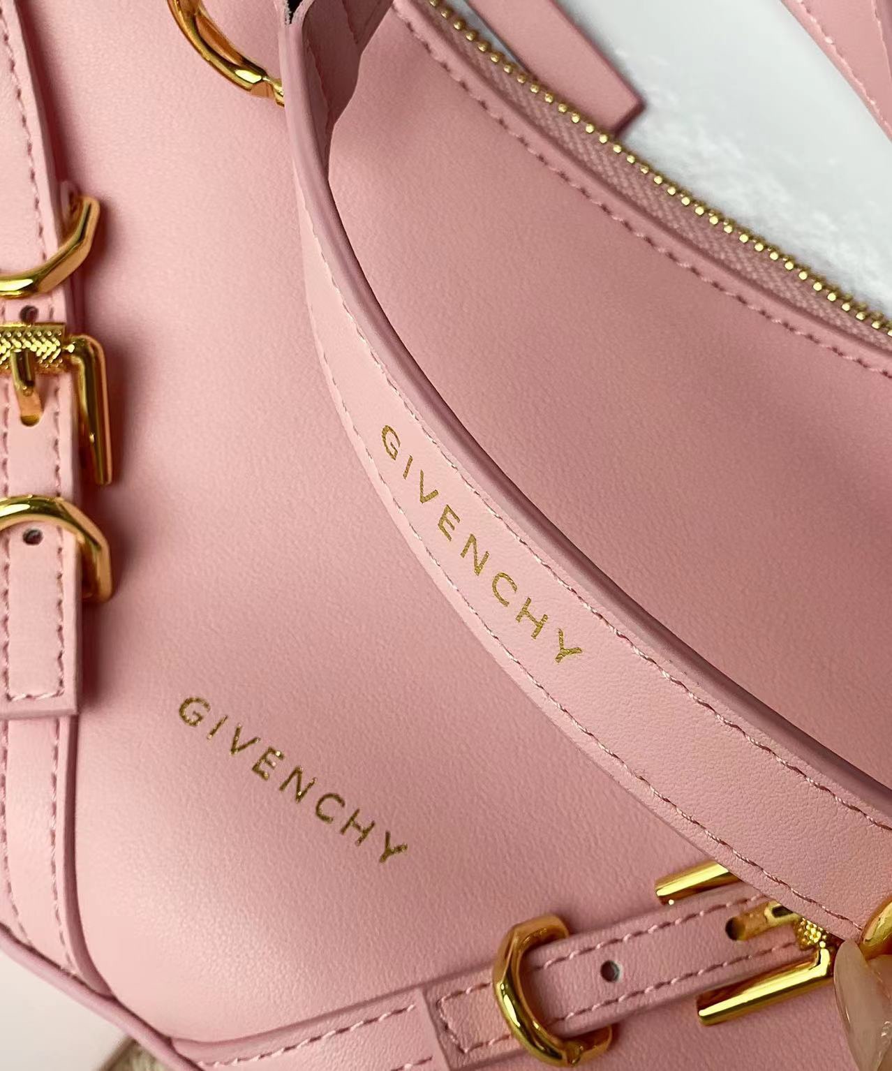 [Top] GIVENCHY Voyou Mini Bag  24 x 18 x 3.5 cm - Pink
