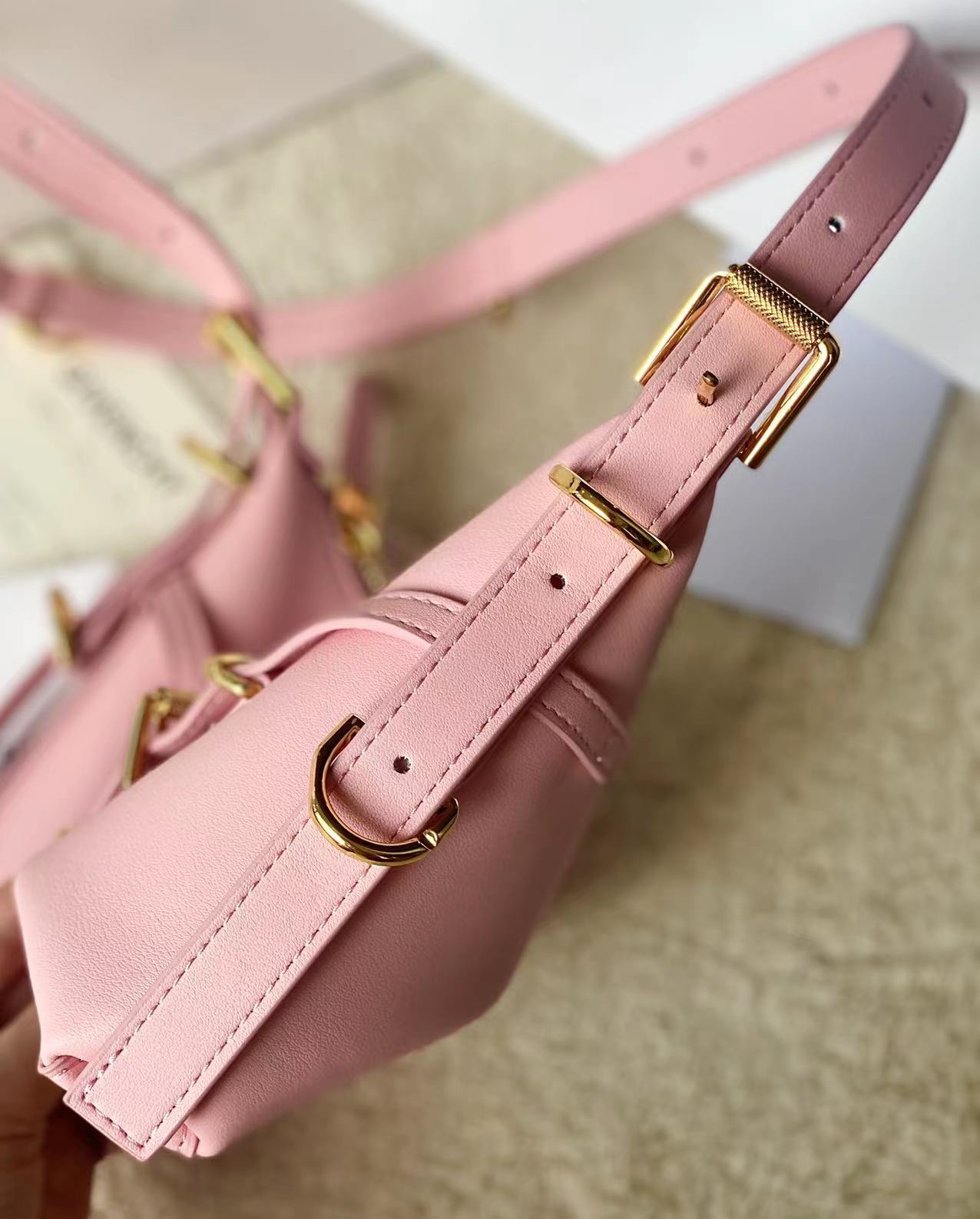 [Top] GIVENCHY Voyou Mini Bag  24 x 18 x 3.5 cm - Pink