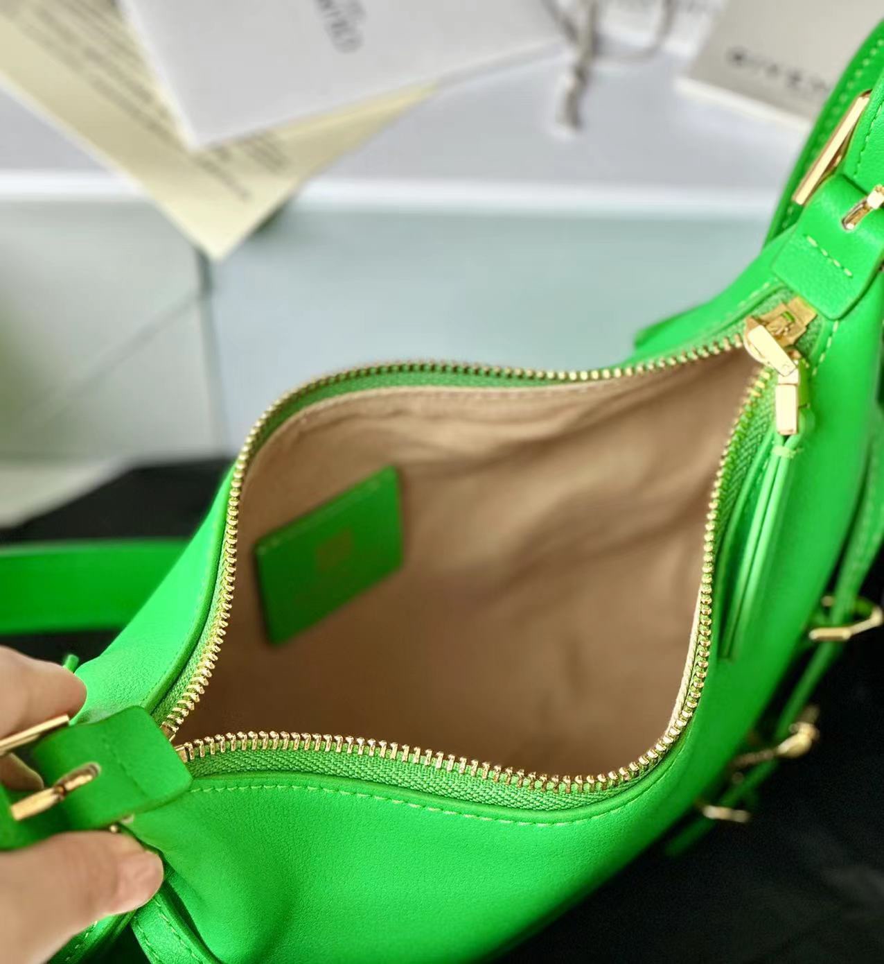 [Top] GIVENCHY Voyou Mini Bag 24 x 18 x 3.5 cm - Green