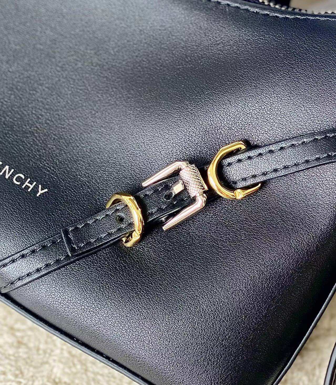[Top] GIVENCHY Voyou Mini Bag  24 x 18 x 3.5 cm - Black