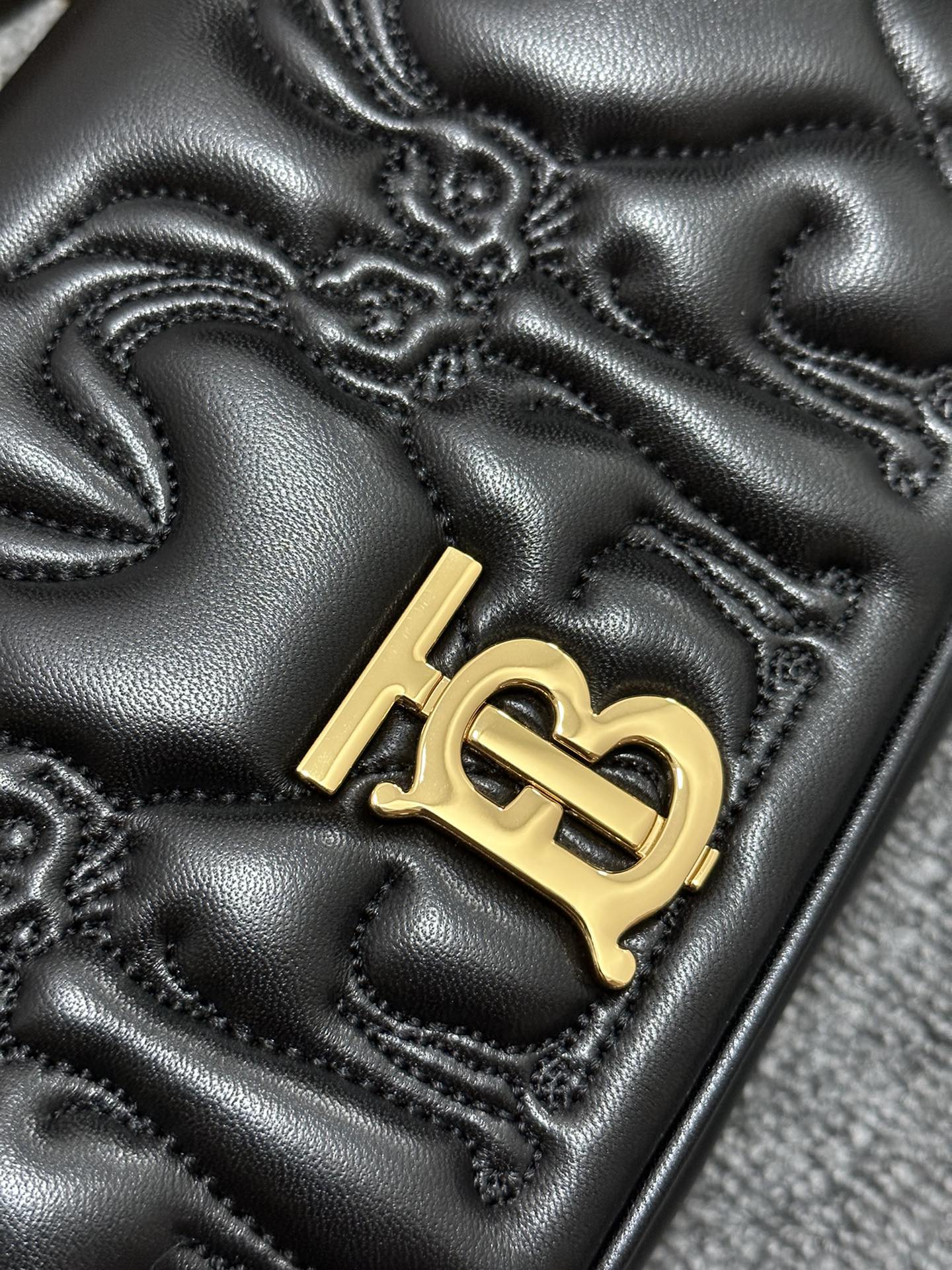 [TOP] BURBERRY Lambskin Rabbit Pattern Lola Bags - Black