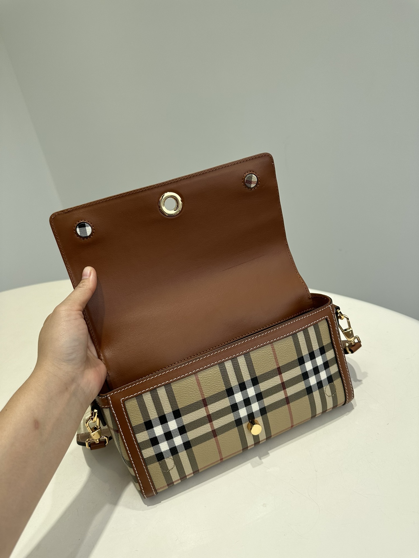 [TOP] BURBERRY Note Bag - Archives Beige Check