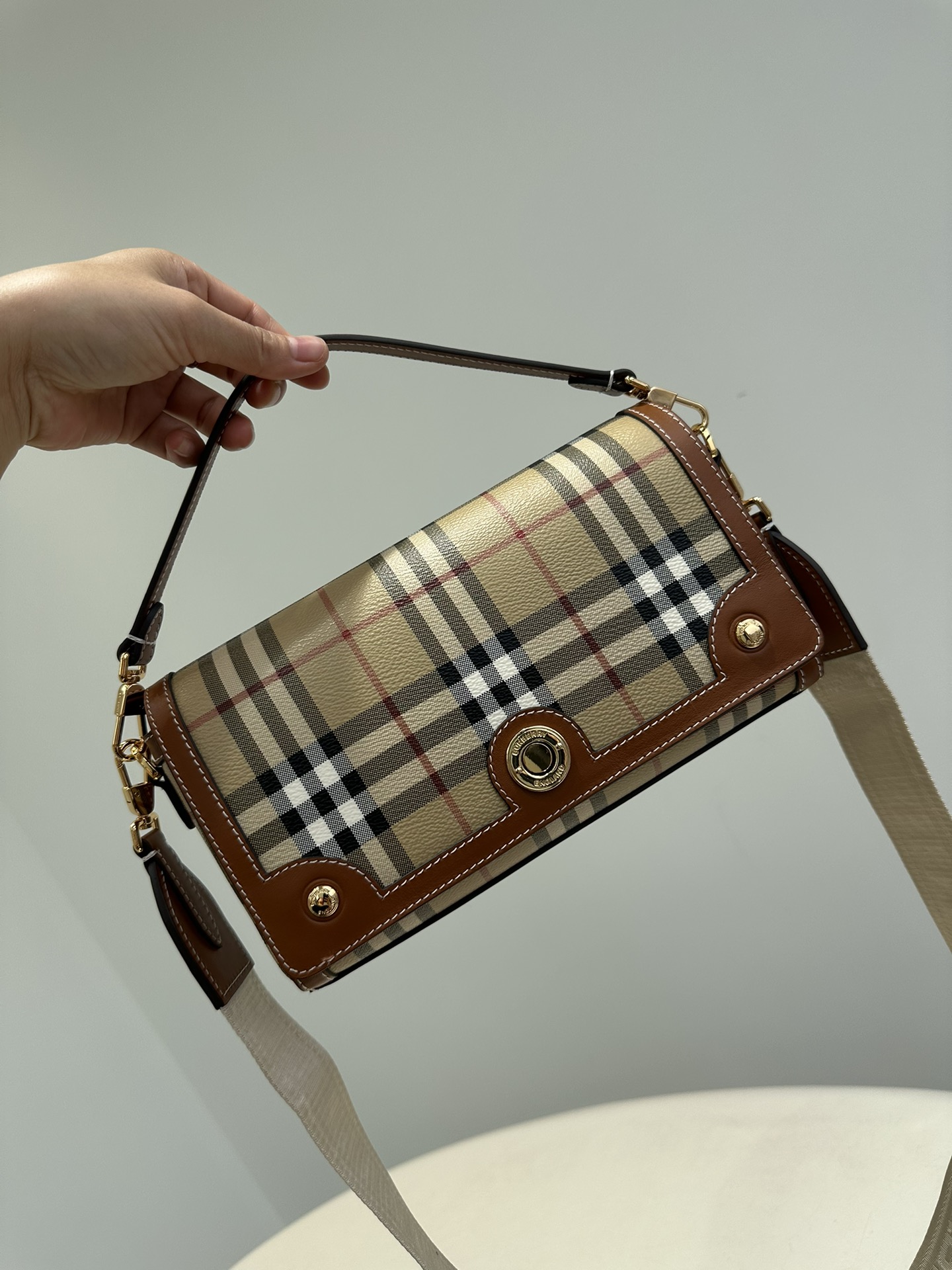 [TOP] BURBERRY Note Bag - Archives Beige Check