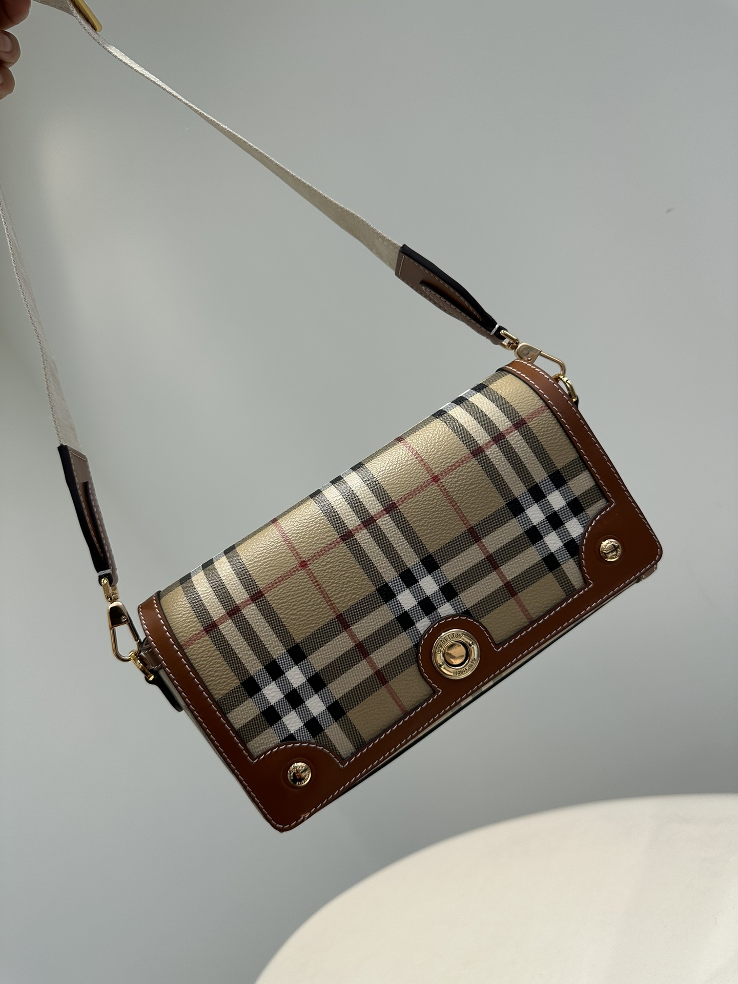 [TOP] BURBERRY Note Bag - Archives Beige Check