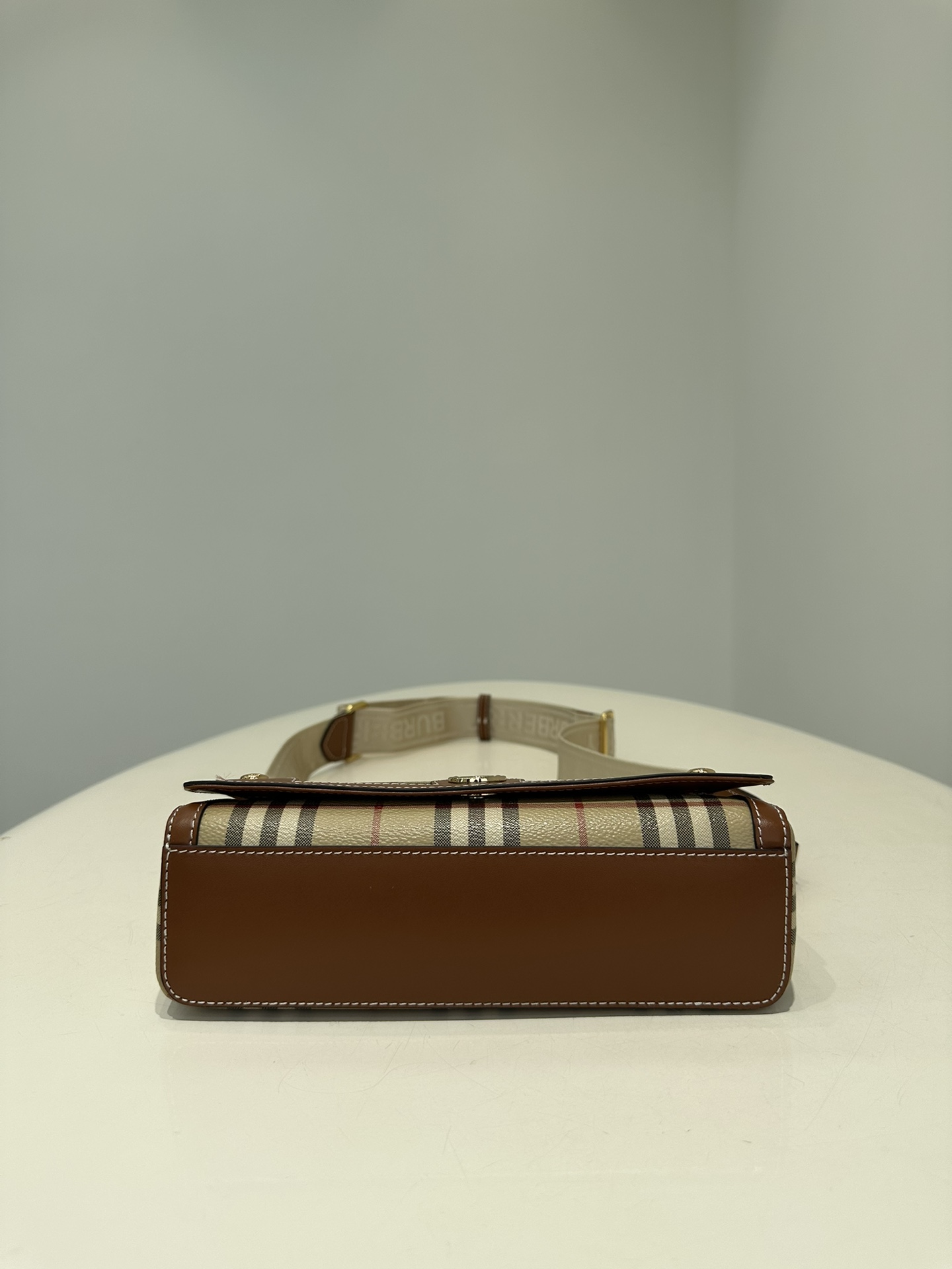 [TOP] BURBERRY Note Bag - Archives Beige Check