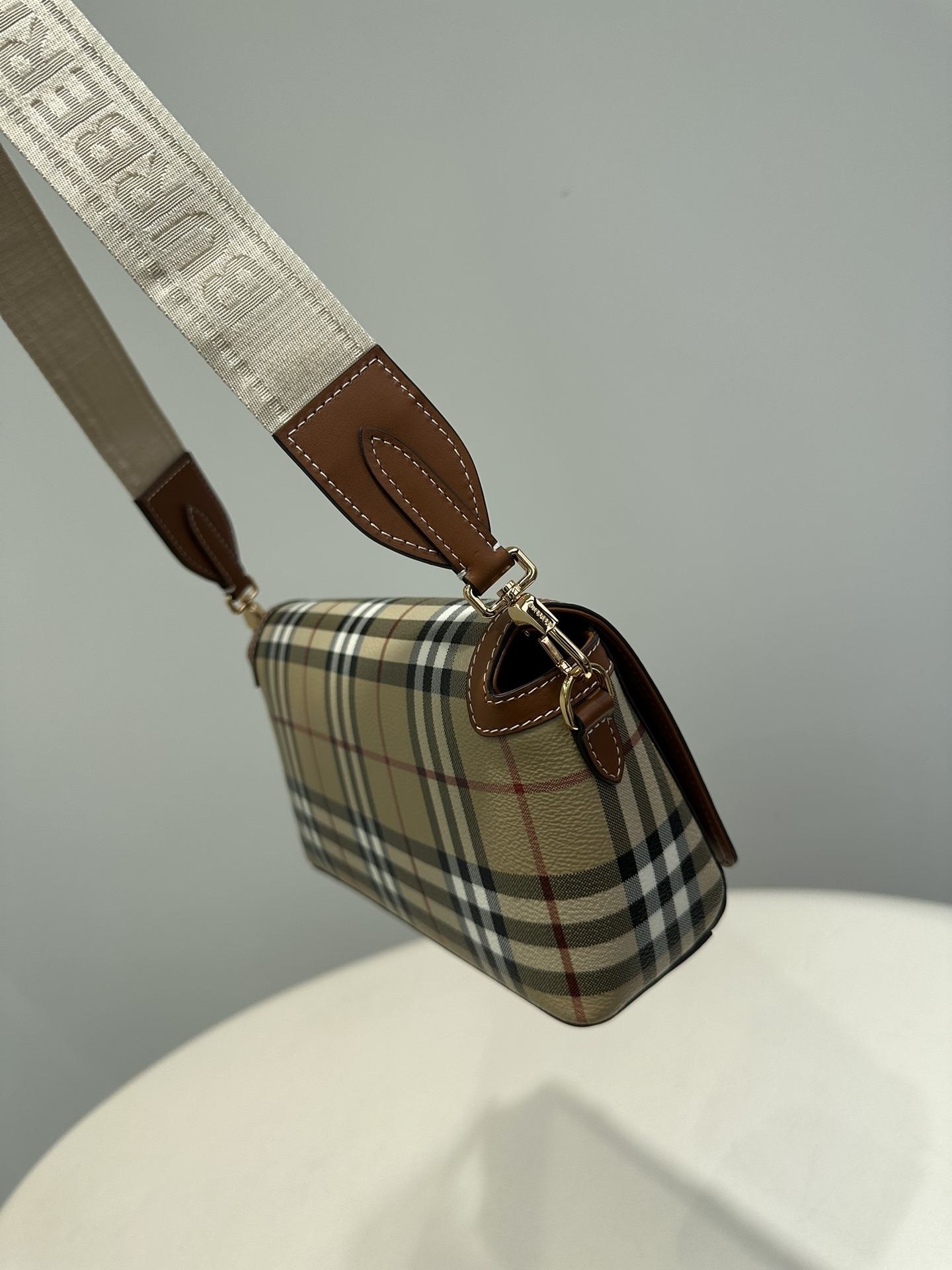 [TOP] BURBERRY Note Bag - Archives Beige Check