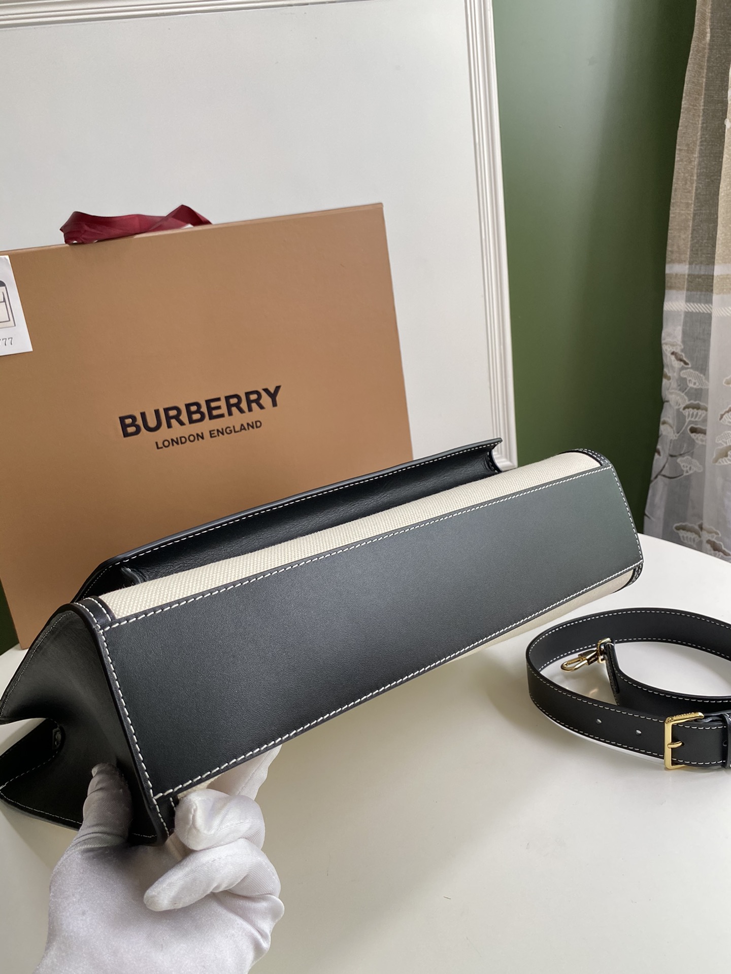 [TOP] BURBERRY Pocket Bags - Black and White