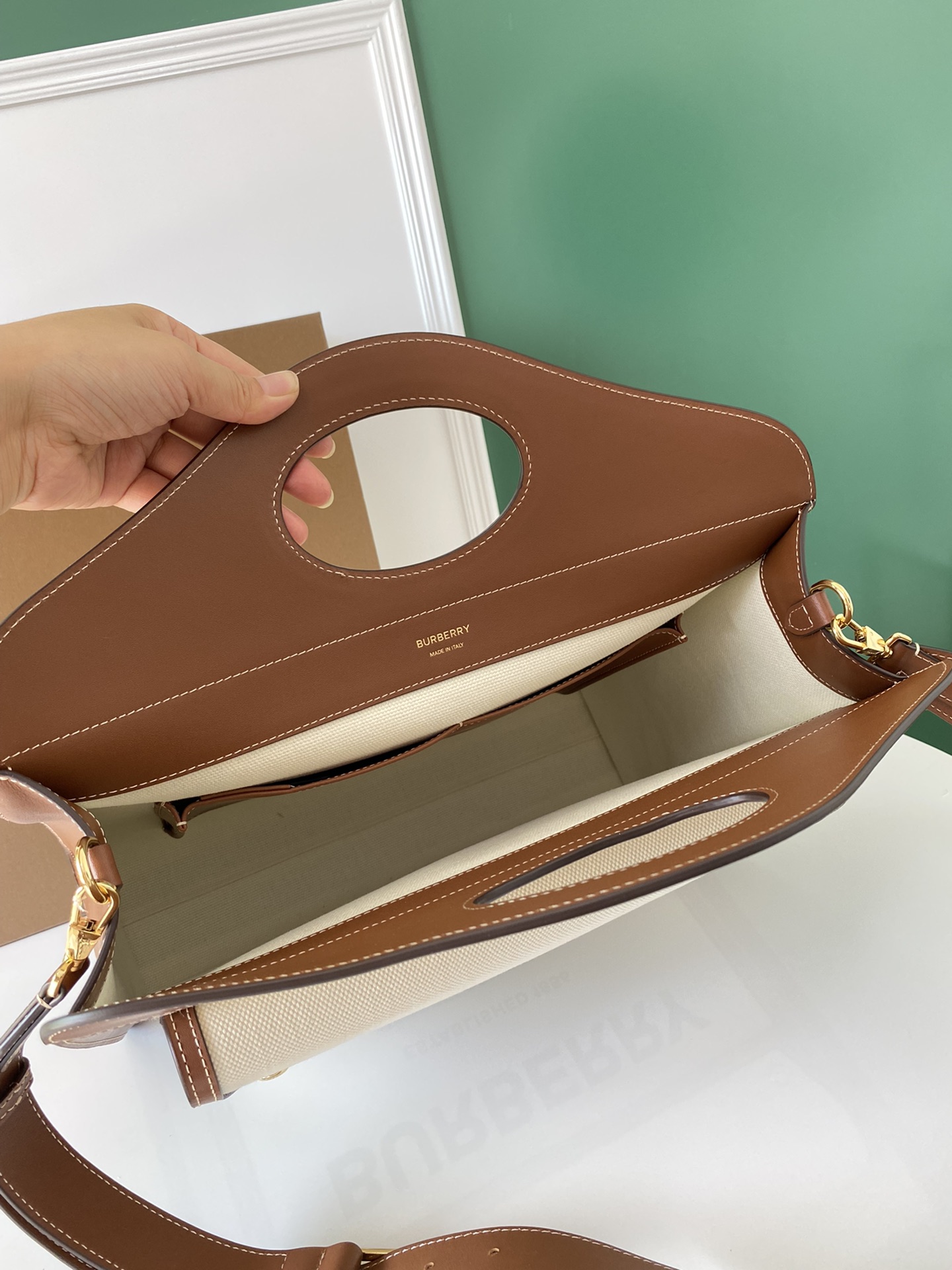 [TOP] BURBERRY Pocket Bags - Brown and White