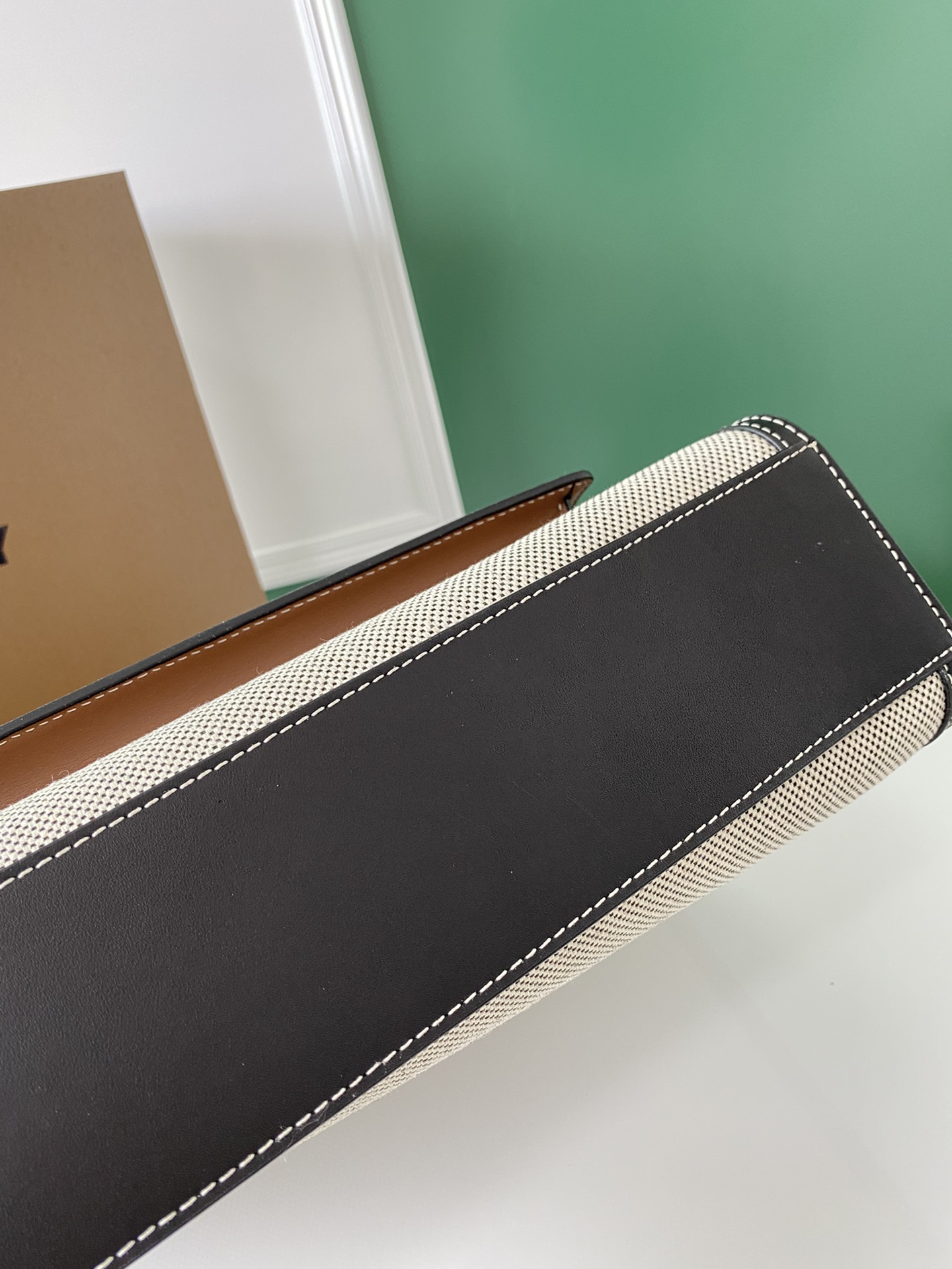 [TOP] BURBERRY Pocket Bags - Black and White