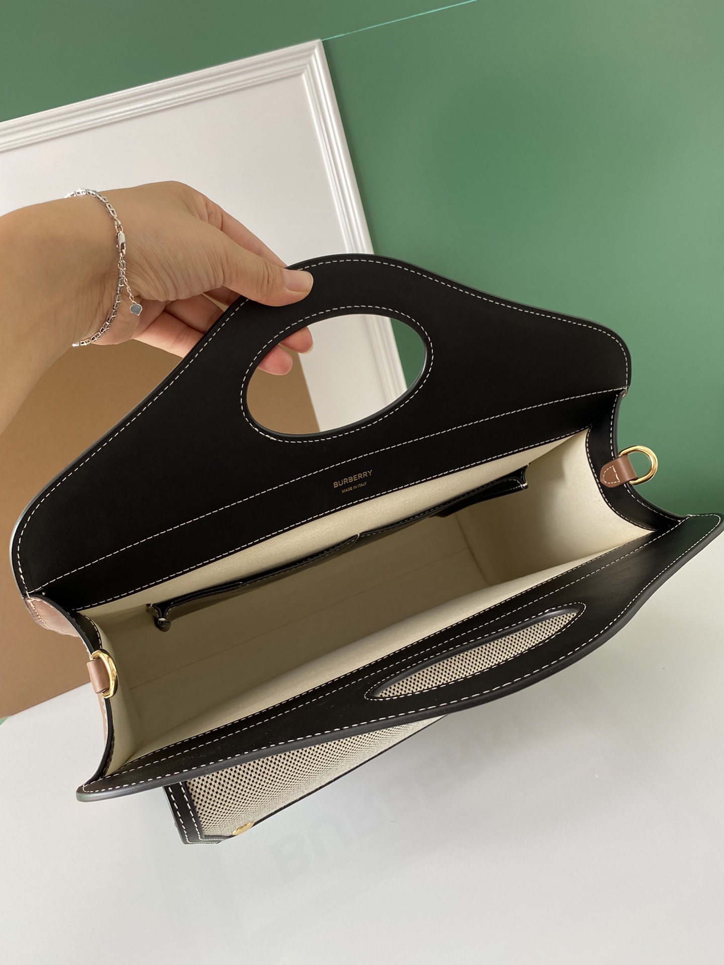 [TOP] BURBERRY Pocket Bags - Black and White