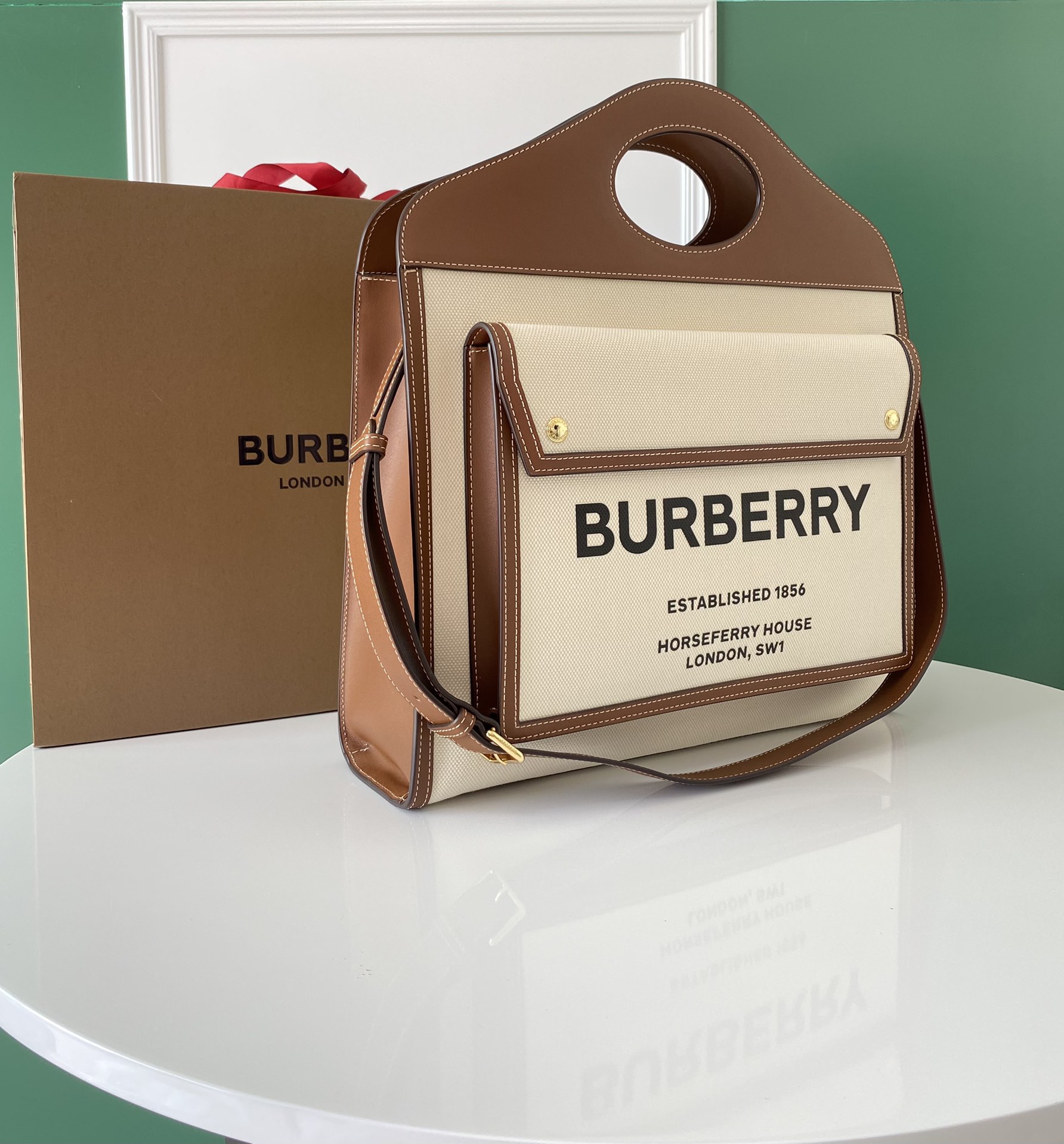 [TOP] BURBERRY Pocket Bags - Brown and White