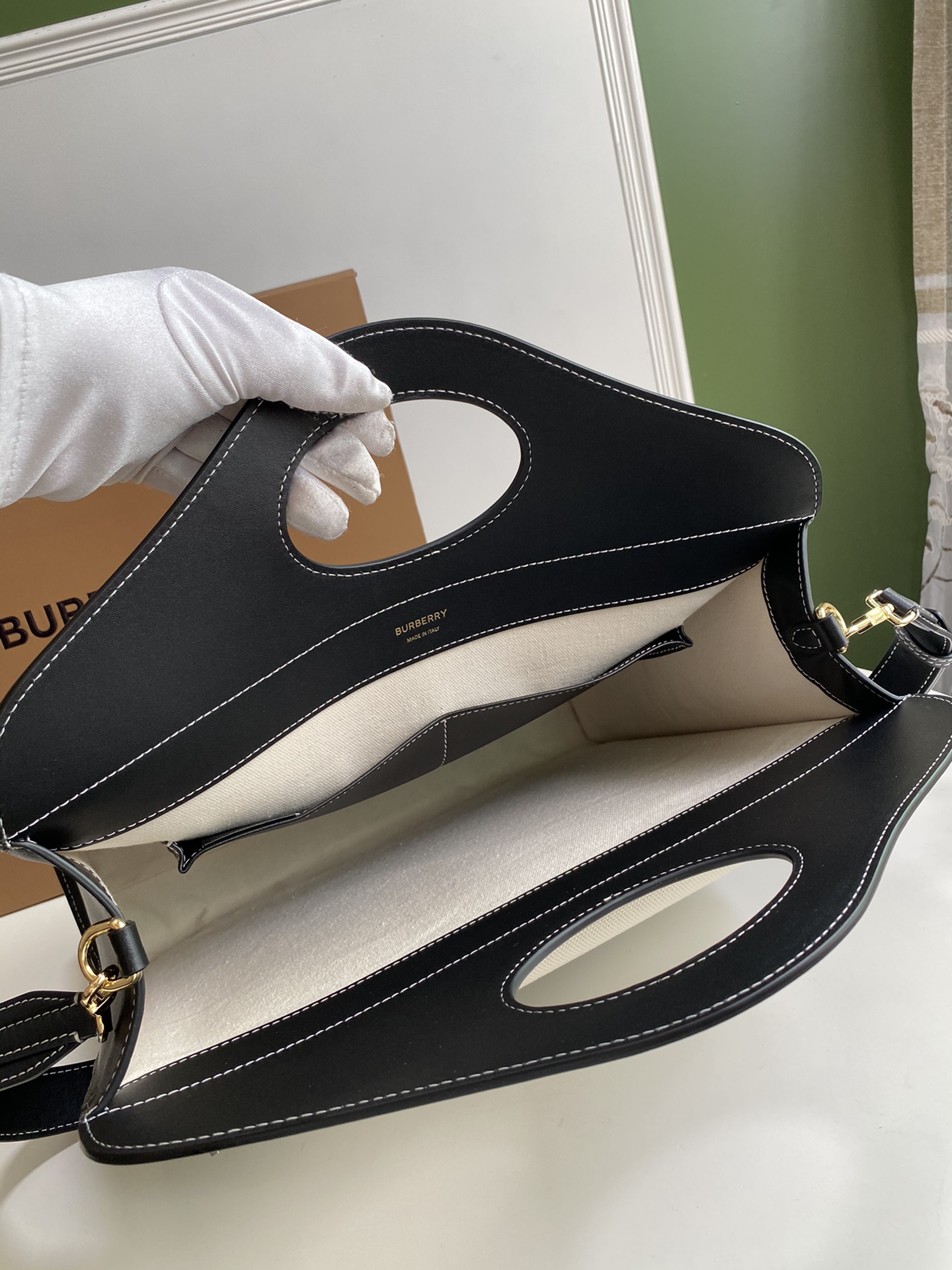 [TOP] BURBERRY Pocket Bags - Black and White