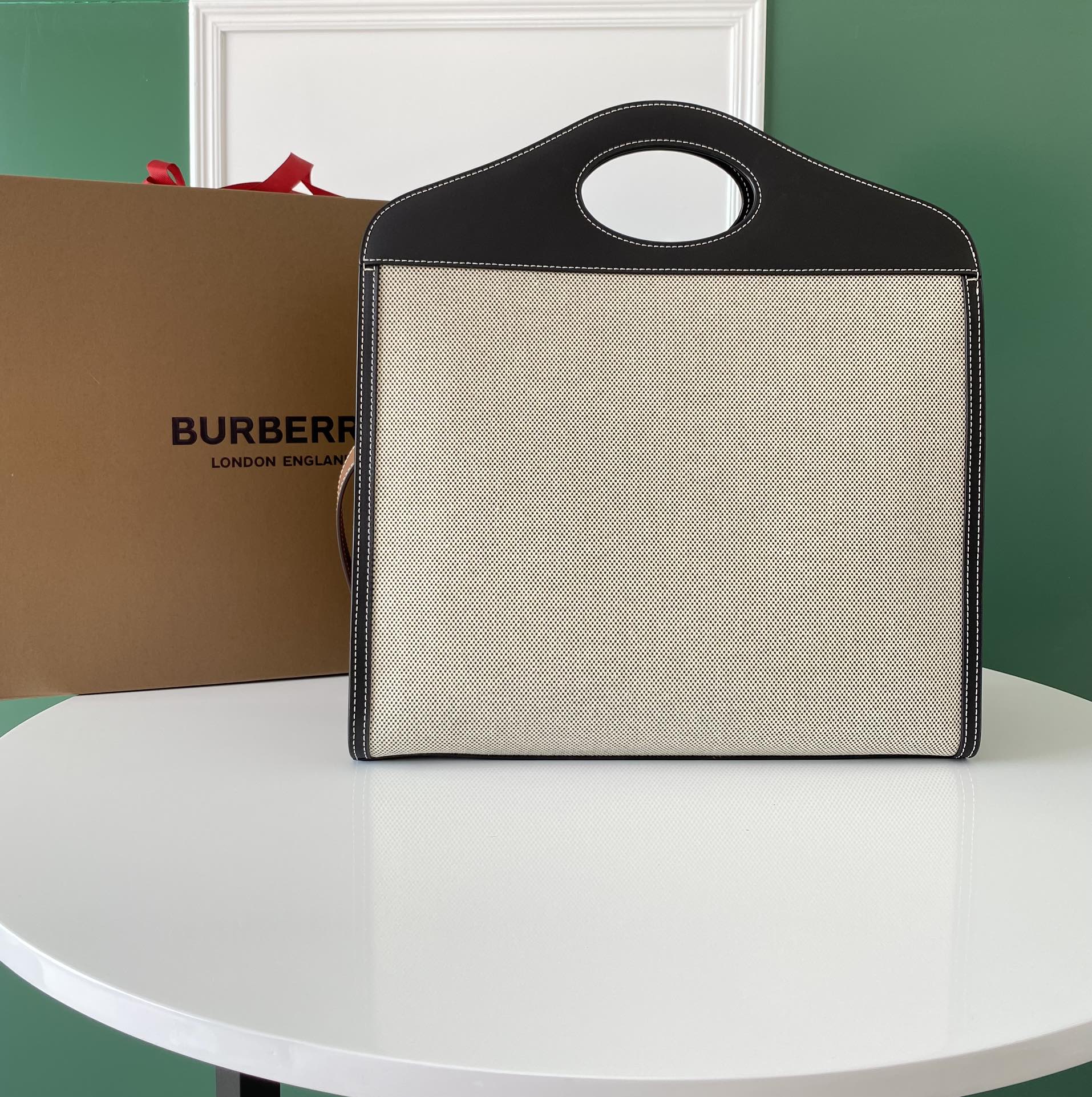 [TOP] BURBERRY Pocket Bags - Black and White