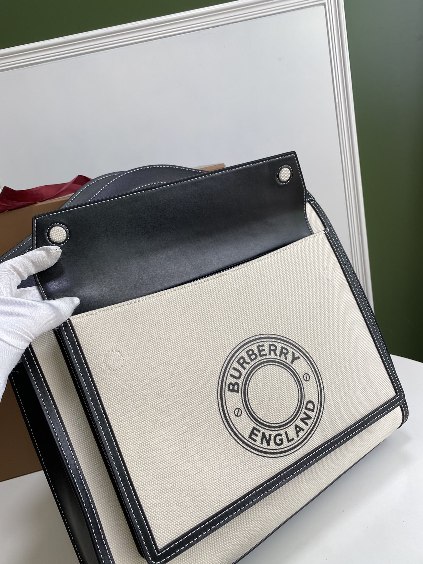 [TOP] BURBERRY Pocket Bags - Black and White