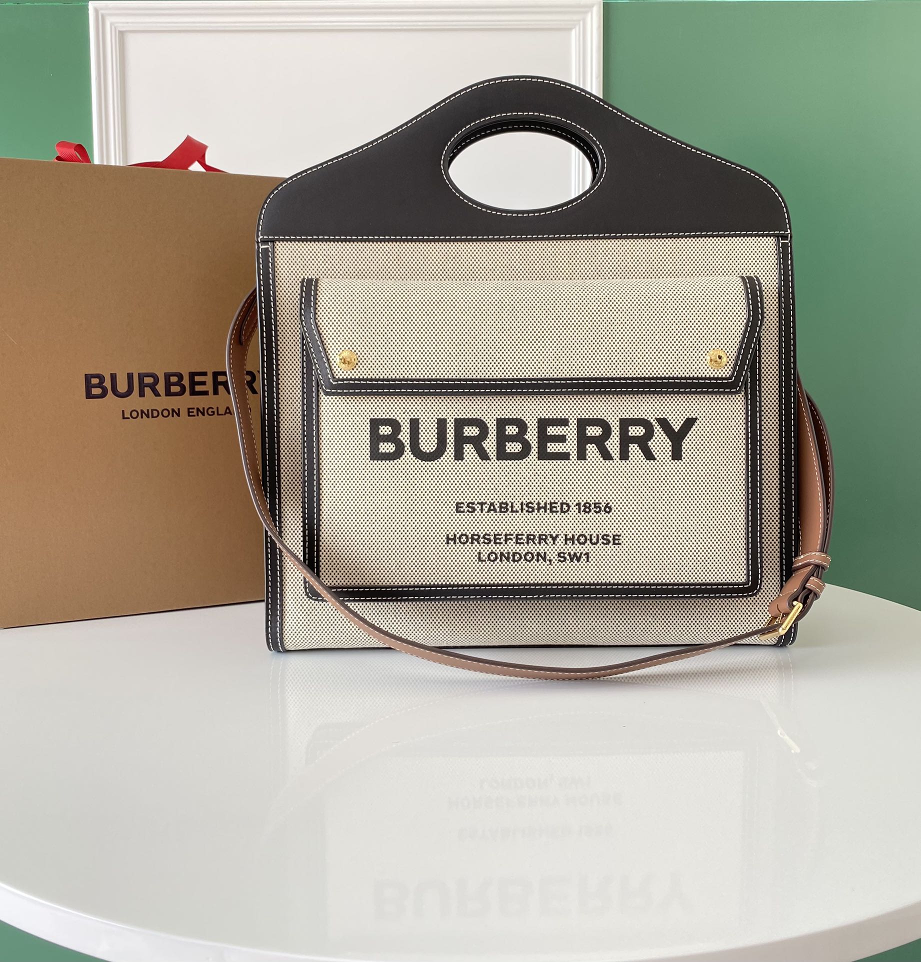 [TOP] BURBERRY Pocket Bags - Black and White