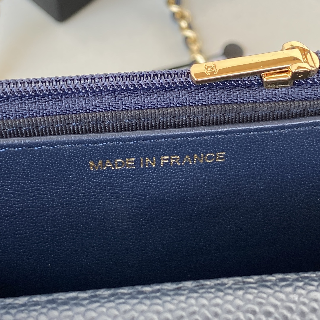 [TOP] CHANEL WOC Bag Lychee Leather small logo 19 cm - Dark Blue & GHW