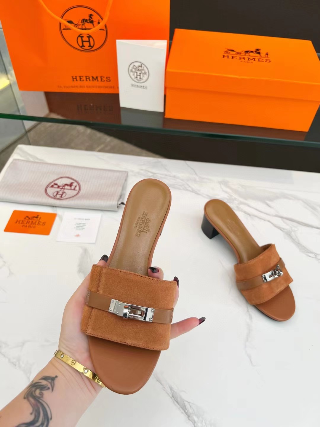 [TOP] HERMES Gigi Kelly Buckle Sandals - Brown