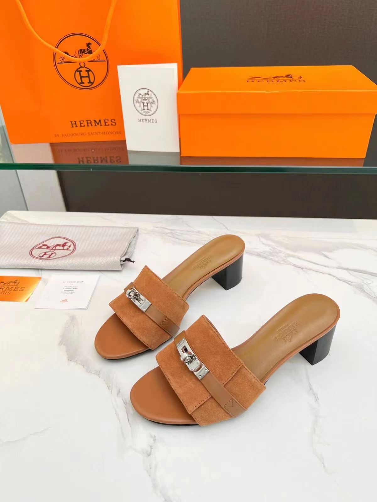 [TOP] HERMES Gigi Kelly Buckle Sandals - Brown