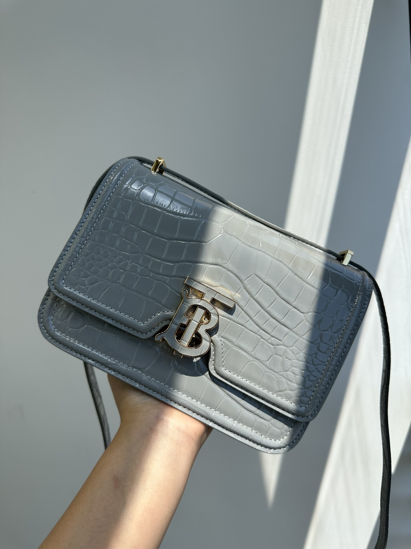 [TOP] BURBERRY Small Croc-embossed calfskin TB Collection Bag - White