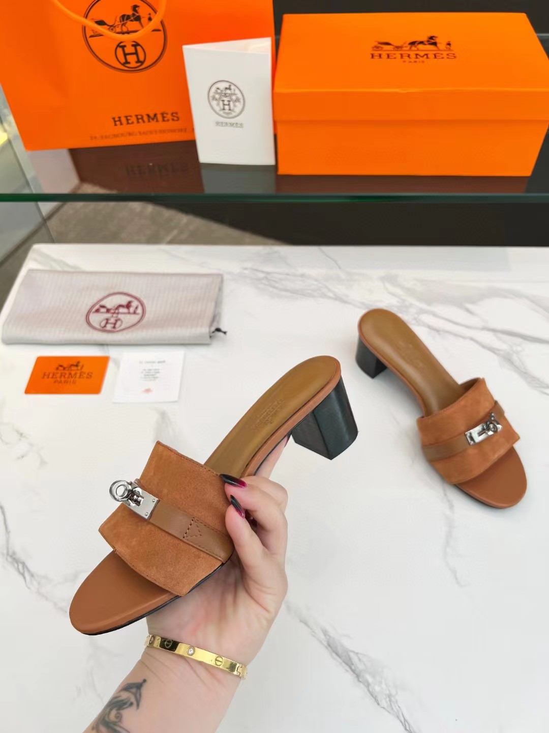 [TOP] HERMES Gigi Kelly Buckle Sandals - Brown