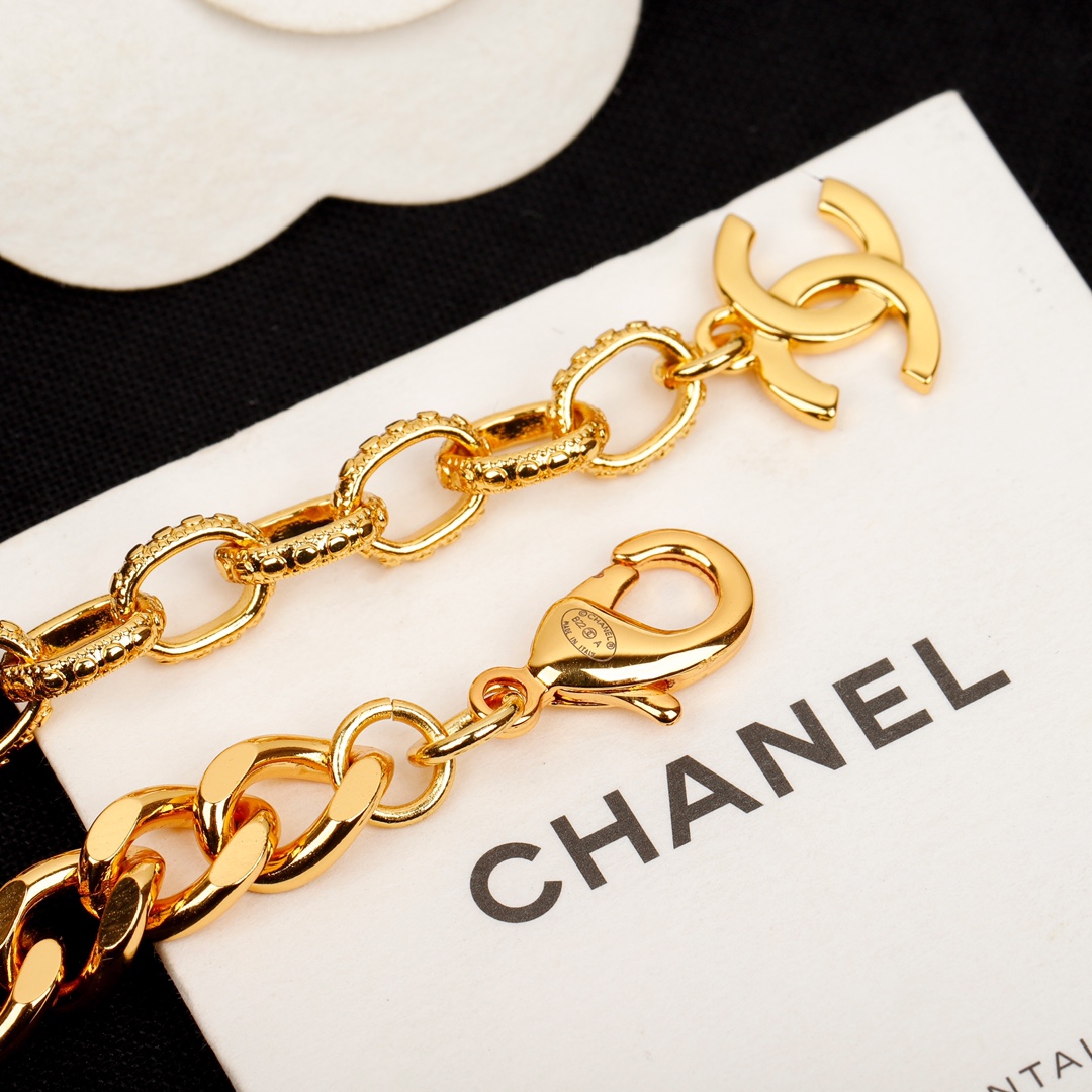 [TOP] CHANEL Green Resin CC Choker Necklace