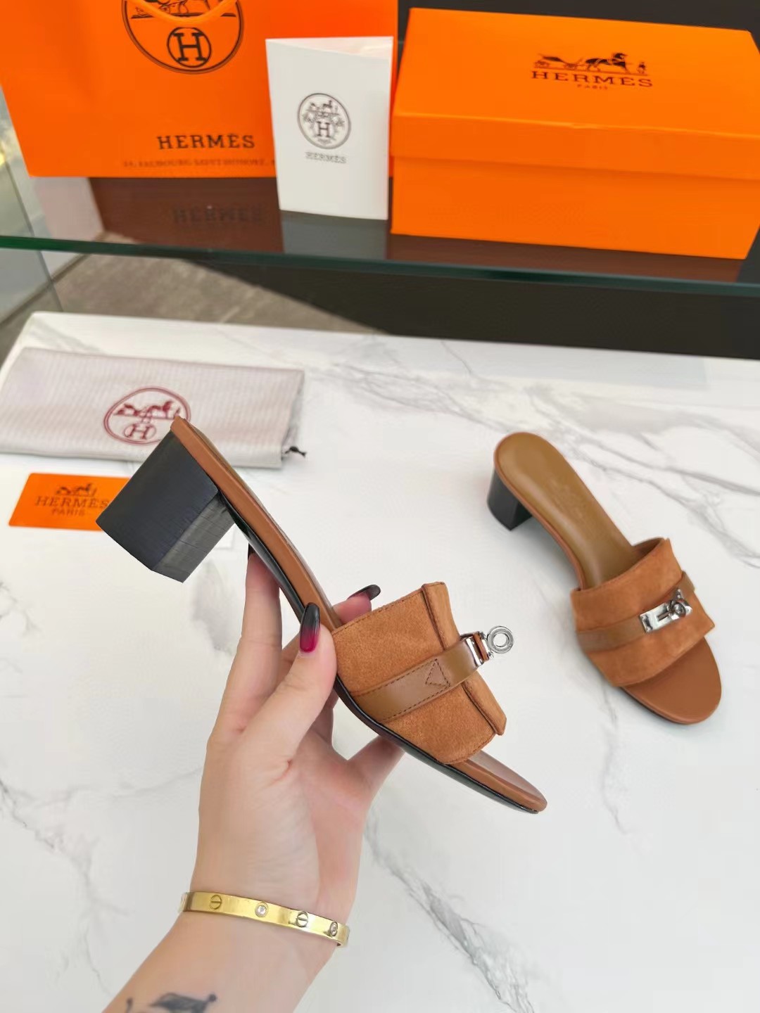 [TOP] HERMES Gigi Kelly Buckle Sandals - Brown