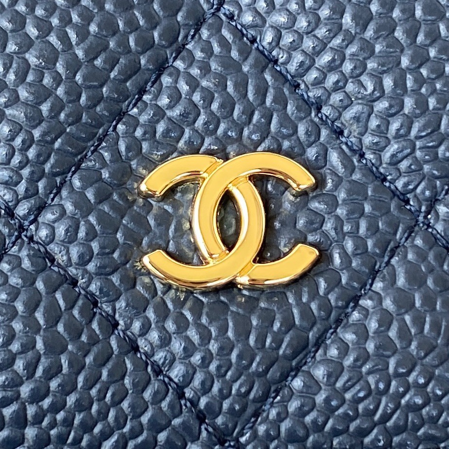 [TOP] CHANEL WOC Bag Lychee Leather small logo 19 cm - Dark Blue & GHW
