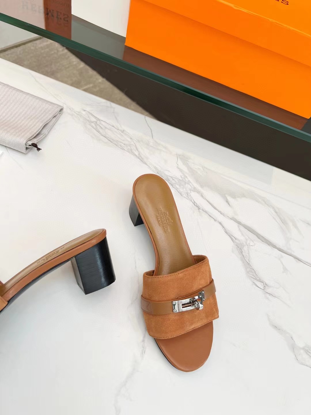 [TOP] HERMES Gigi Kelly Buckle Sandals - Brown