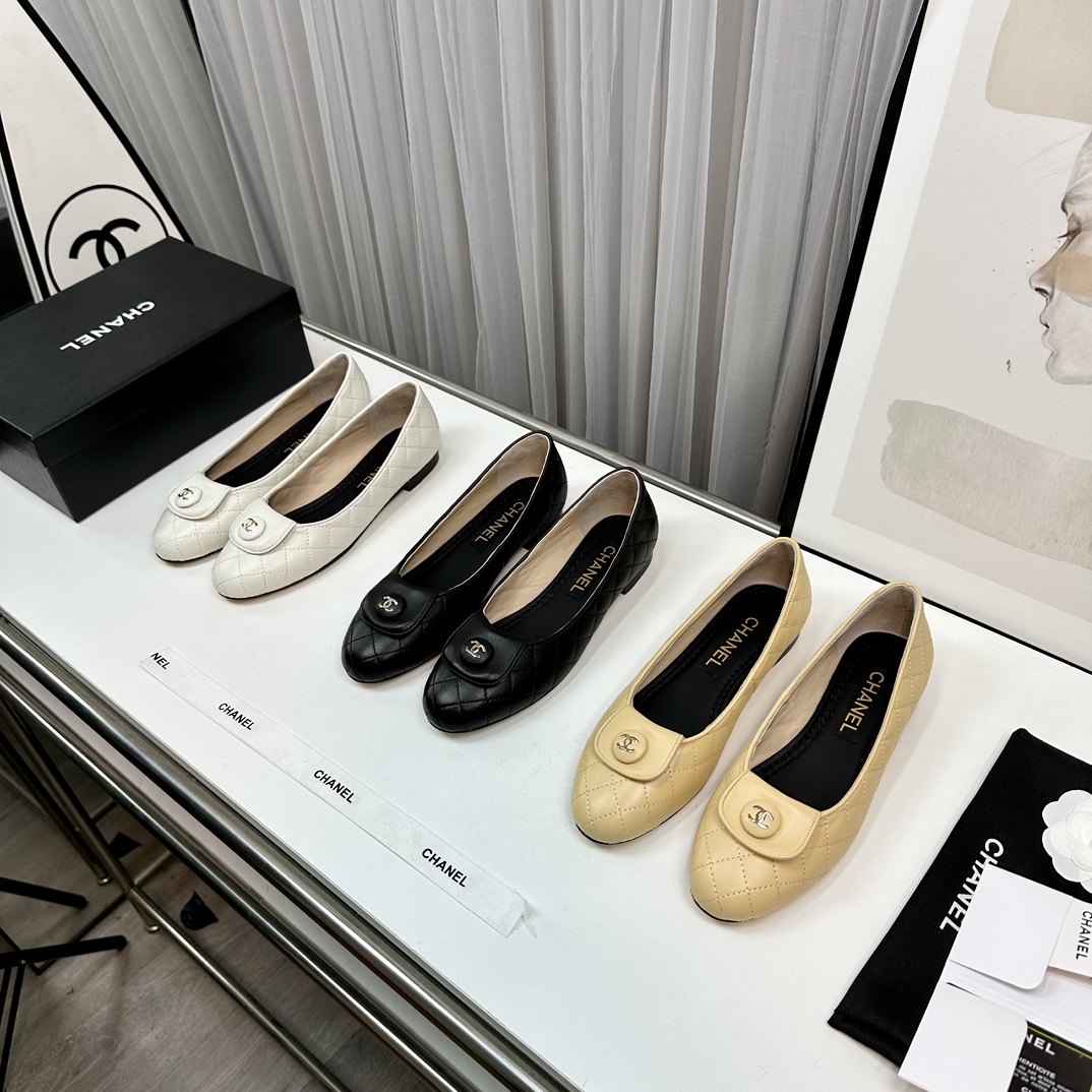 [TOP] CHANEL Coco Double C Flat Shoes - 3 Colors