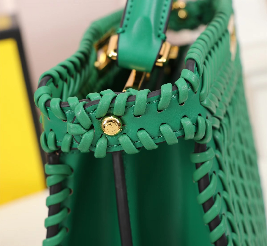 [TOP] FENDI Peekaboo ISeeU Handbag - Green