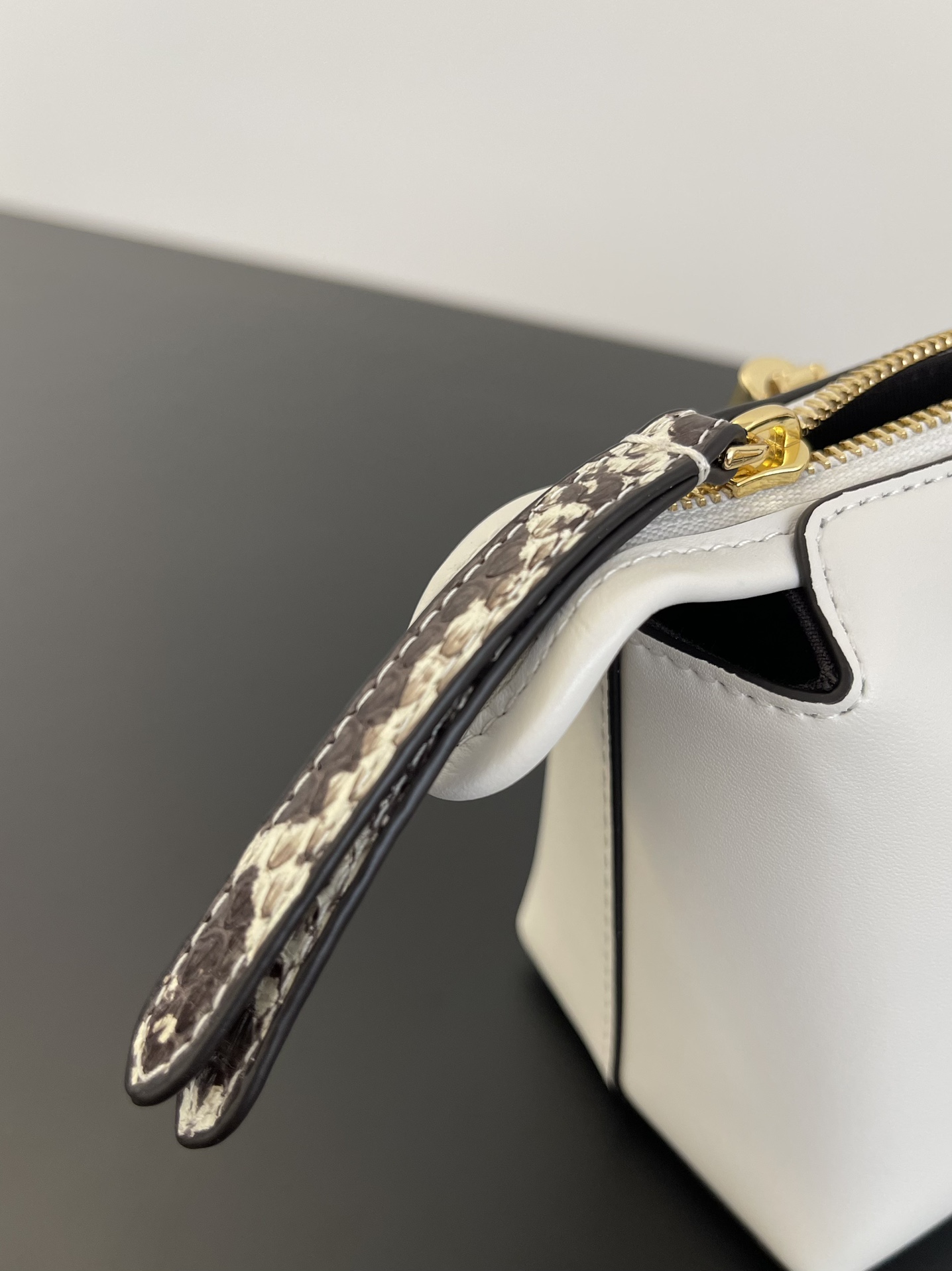 [TOP] FENDI FENDI By The Way Mini Bag - White