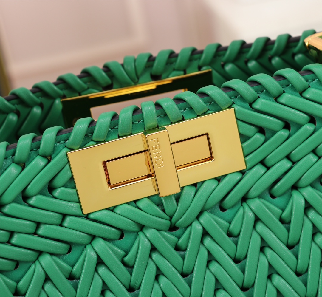 [TOP] FENDI Peekaboo ISeeU Handbag - Green