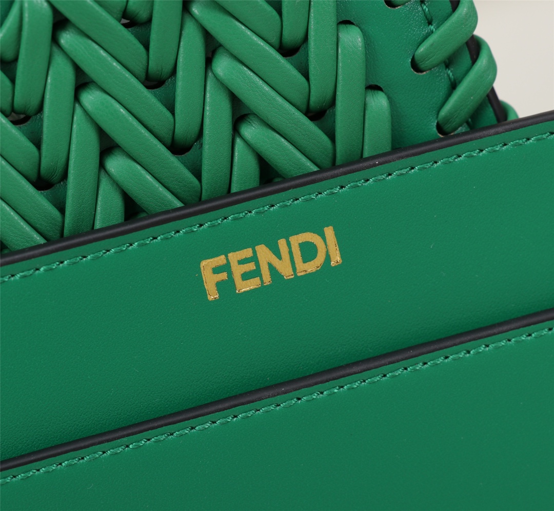 [TOP] FENDI Peekaboo ISeeU Handbag - Green