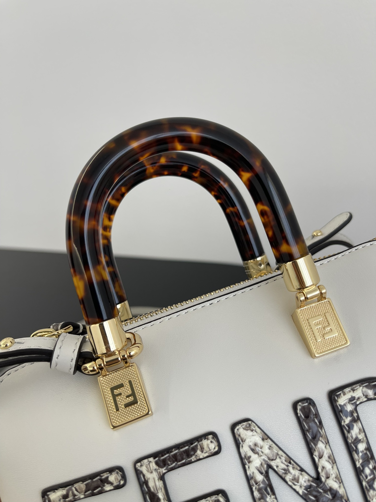 [TOP] FENDI FENDI By The Way Mini Bag - White