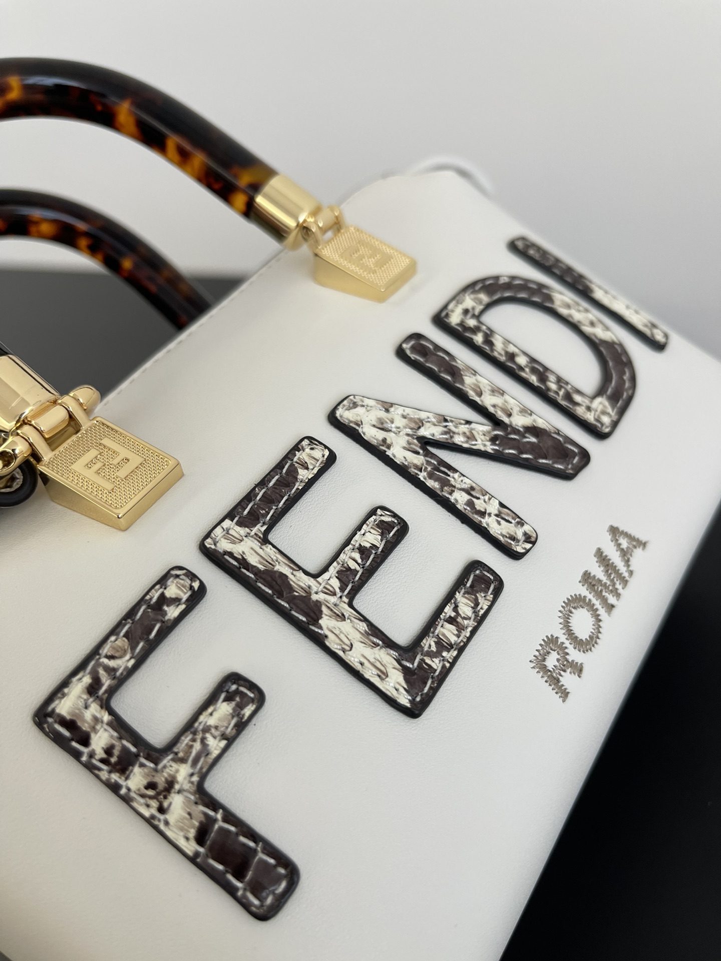 [TOP] FENDI FENDI By The Way Mini Bag - White
