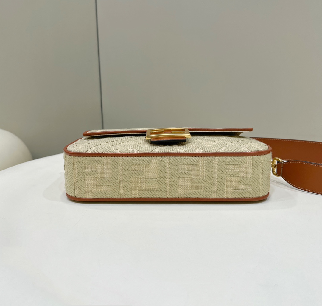 [TOP] FENDI FENDI Baguette Canvas Bag - Beige
