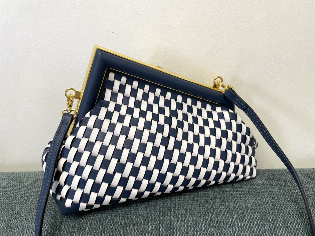 [TOP] FENDI FENDI First White And Blue Hand-Woven leather  Bag - White