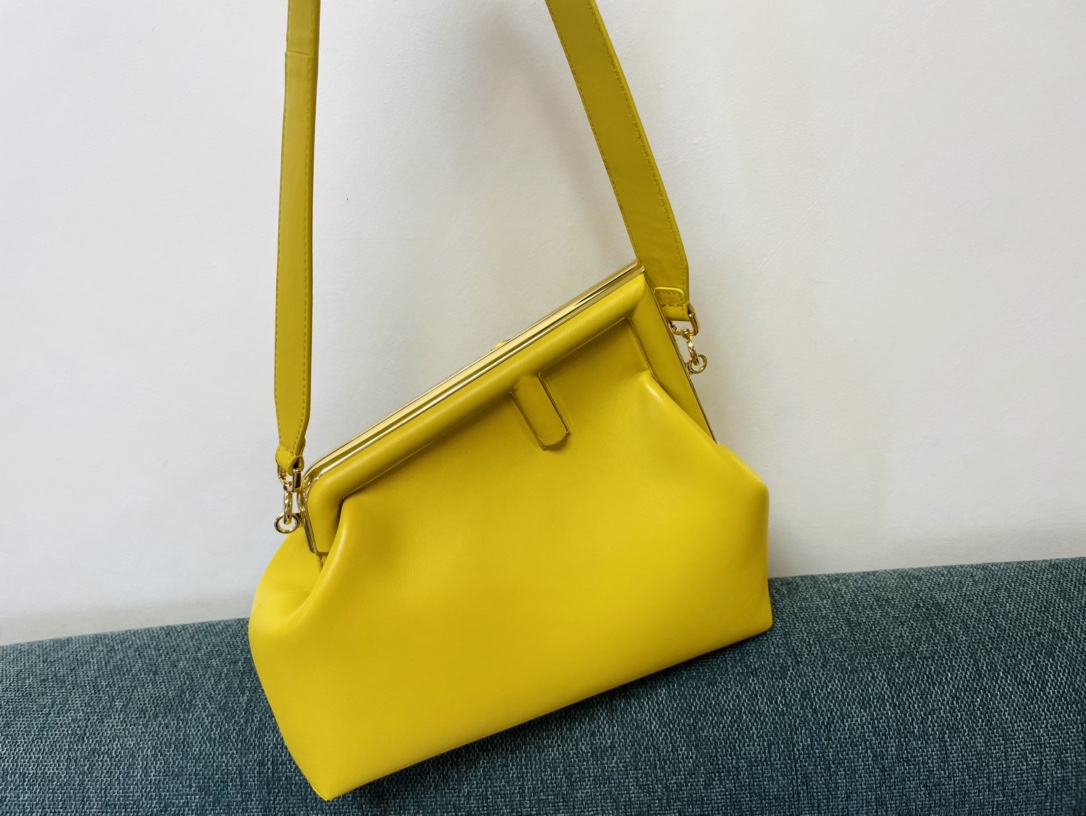 [TOP] FENDI  First Bag - Yellow