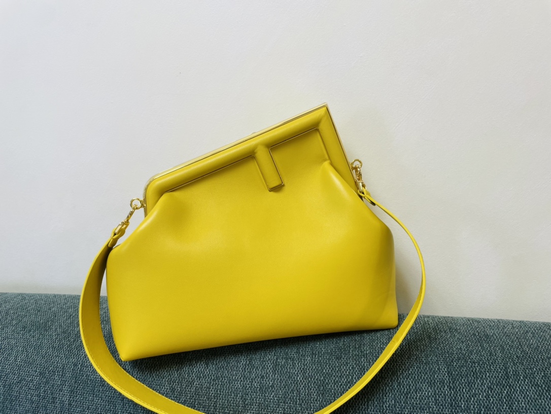 [TOP] FENDI  First Bag - Yellow
