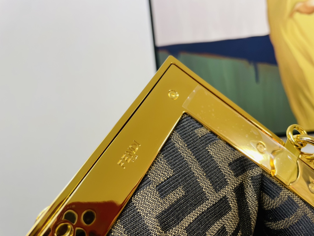 [TOP] FENDI  First Bag - Yellow