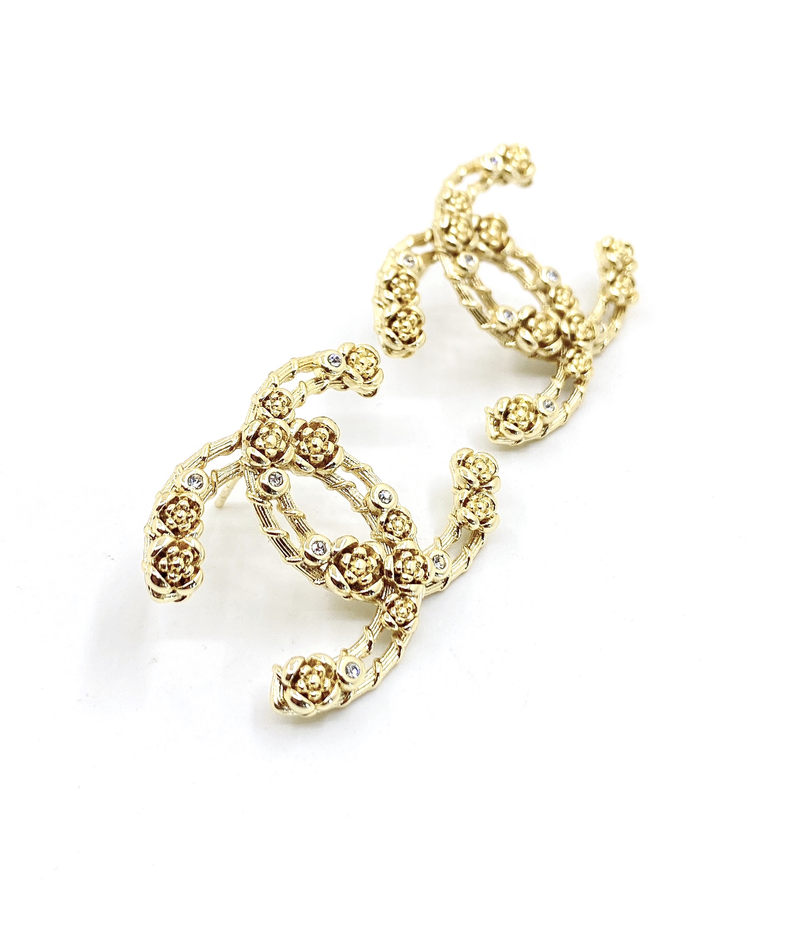 [TOP] CHANEL Hollow Rose Double C Earrings - Gold