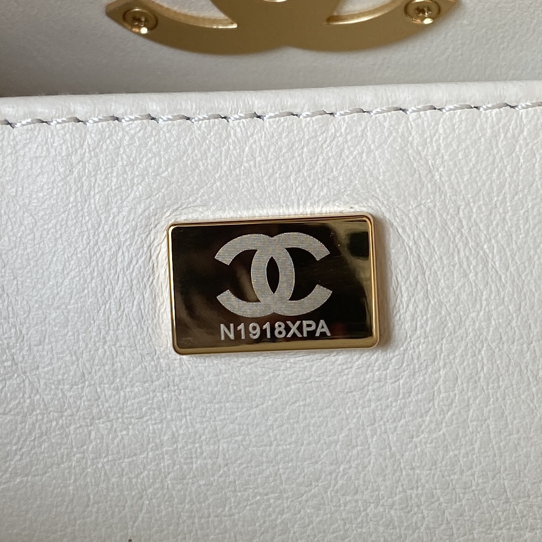 [TOP] CHANEL Hobo Handle Straps Bag - White