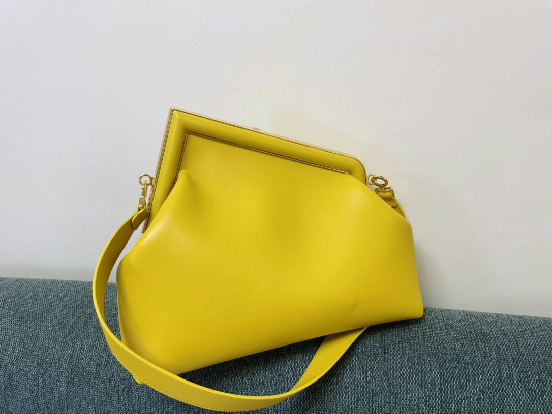 [TOP] FENDI  First Bag - Yellow