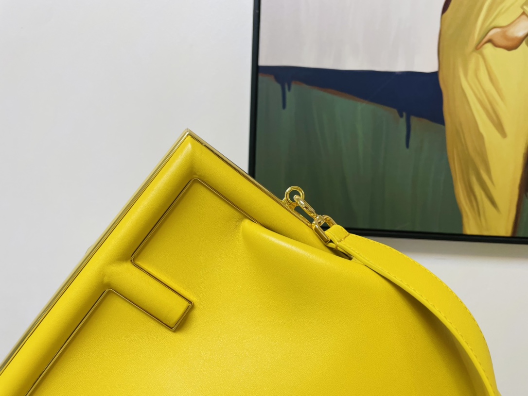 [TOP] FENDI  First Bag - Yellow