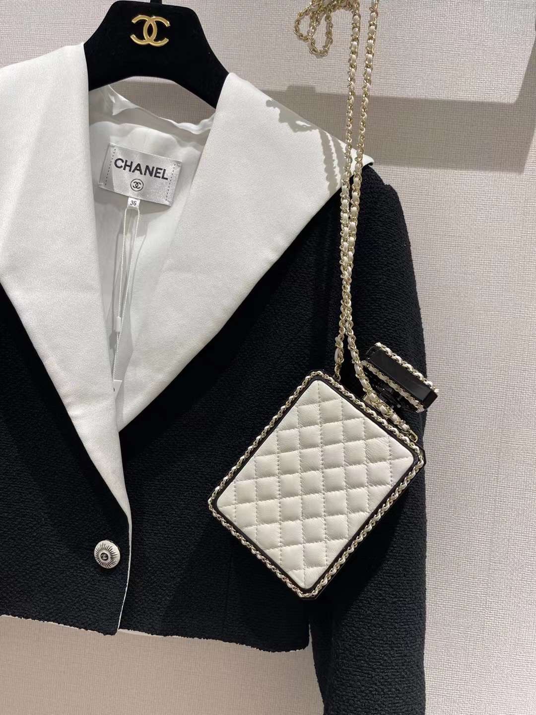 [TOP] CHANEL Mini Perfume Bottle Shape Bag 16×9×3.5CM - White