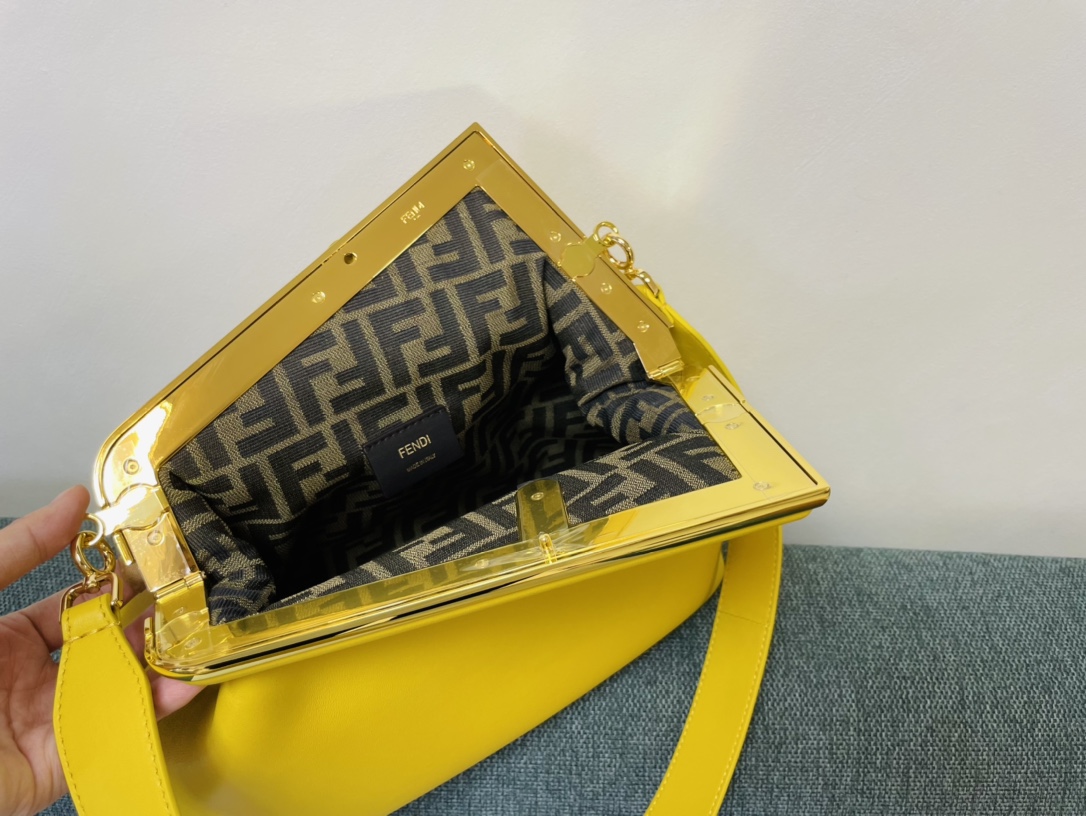 [TOP] FENDI  First Bag - Yellow