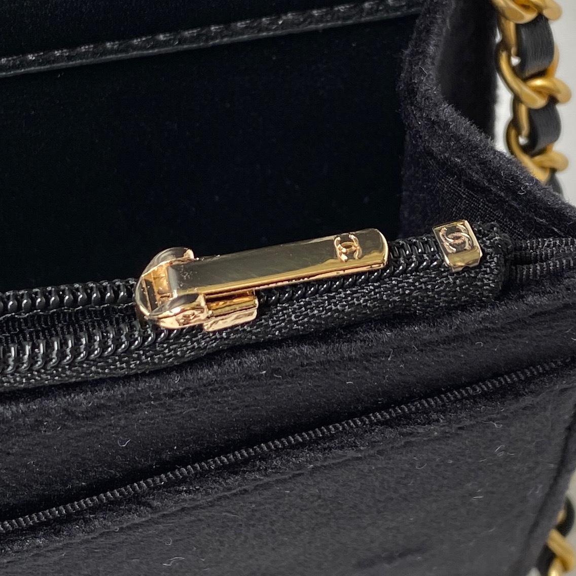 [TOP] CHANEL Classic Velvet  Sheepskin & Flannelette CF Small Size 11.5x23x4cm - Black & SHW