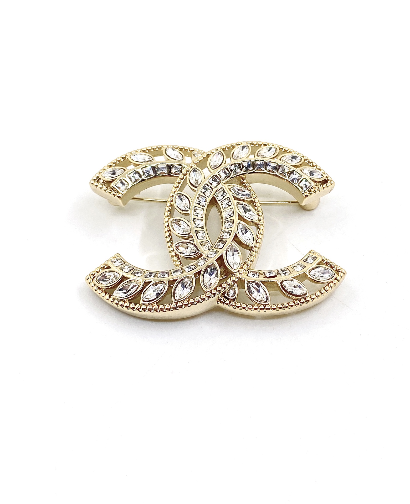 [TOP] CHANEL Hollow Square Diamond Brooch - Gold
