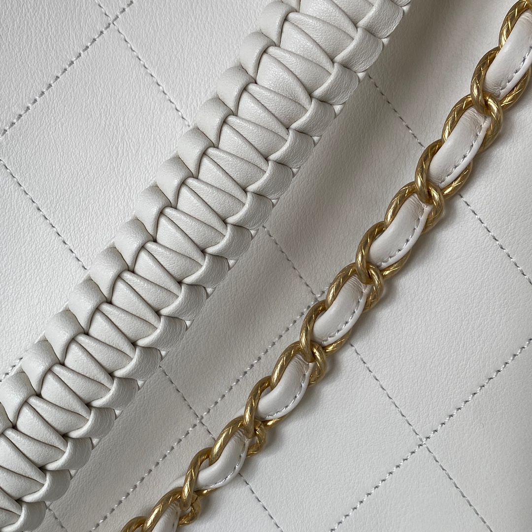[TOP] CHANEL Hobo Handle Straps Bag - White